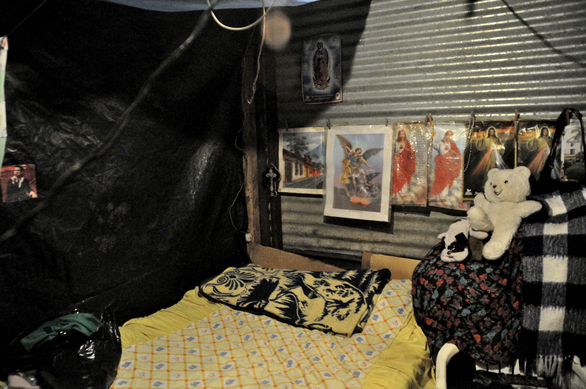 Bette mit Heiligenbildern (Quelle: Bastian Strauch) Bette mit Heiligenbildern (Quelle: Bastian Strauch)