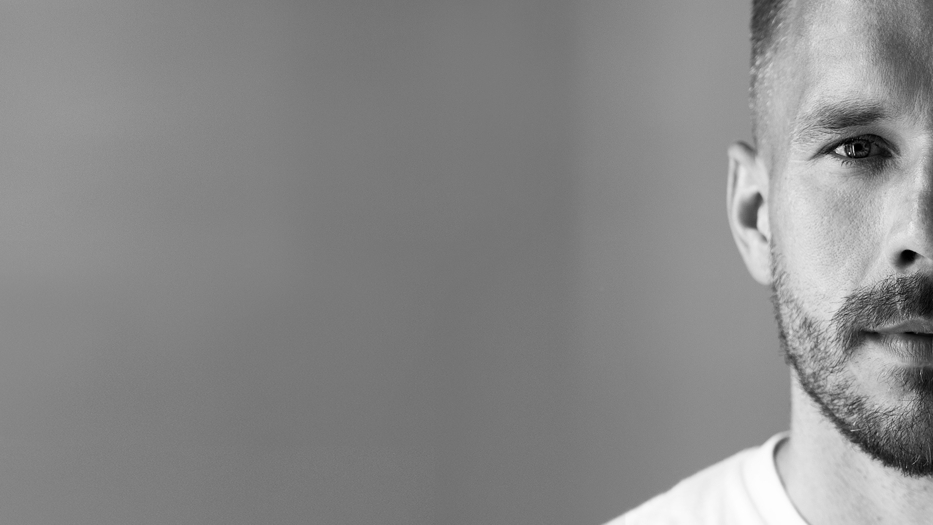 Fußballstar Lukas Podolski macht sich für Kinderschutz stark (Quelle: Kazim Gunyar) Fußballstar Lukas Podolski macht sich für Kinderschutz stark (Quelle: Kazim Gunyar))