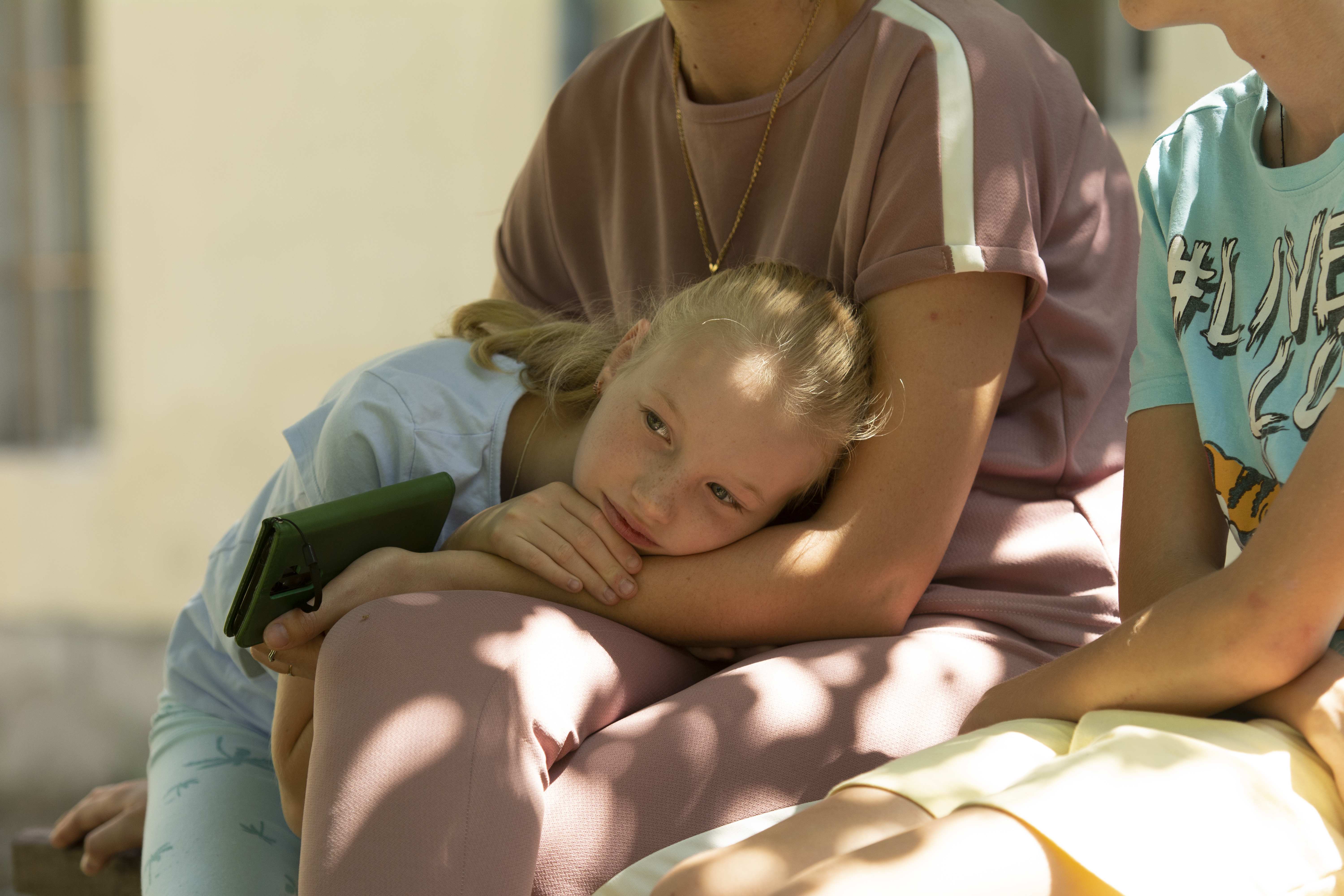 Maria sucht Trost bei ihrer Mutter (Quelle: Christian Nusch) Maria sucht Trost bei ihrer Mutter (Quelle: Christian Nusch)