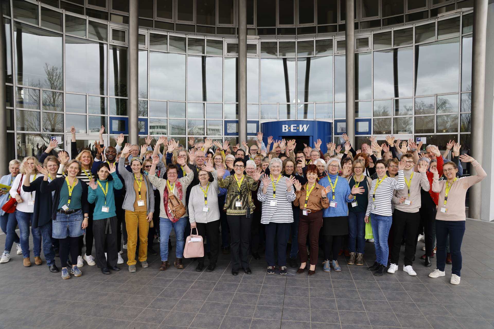 Gruppenfoto vom bundesweiten Treffen ehrenamtlicher Mitarbeiter:innen in Duisburg (Quelle: Kindernothilfe) Gruppenfoto vom bundesweiten Treffen ehrenamtlicher Mitarbeiter:innen in Duisburg (Quelle: Kindernothilfe)
