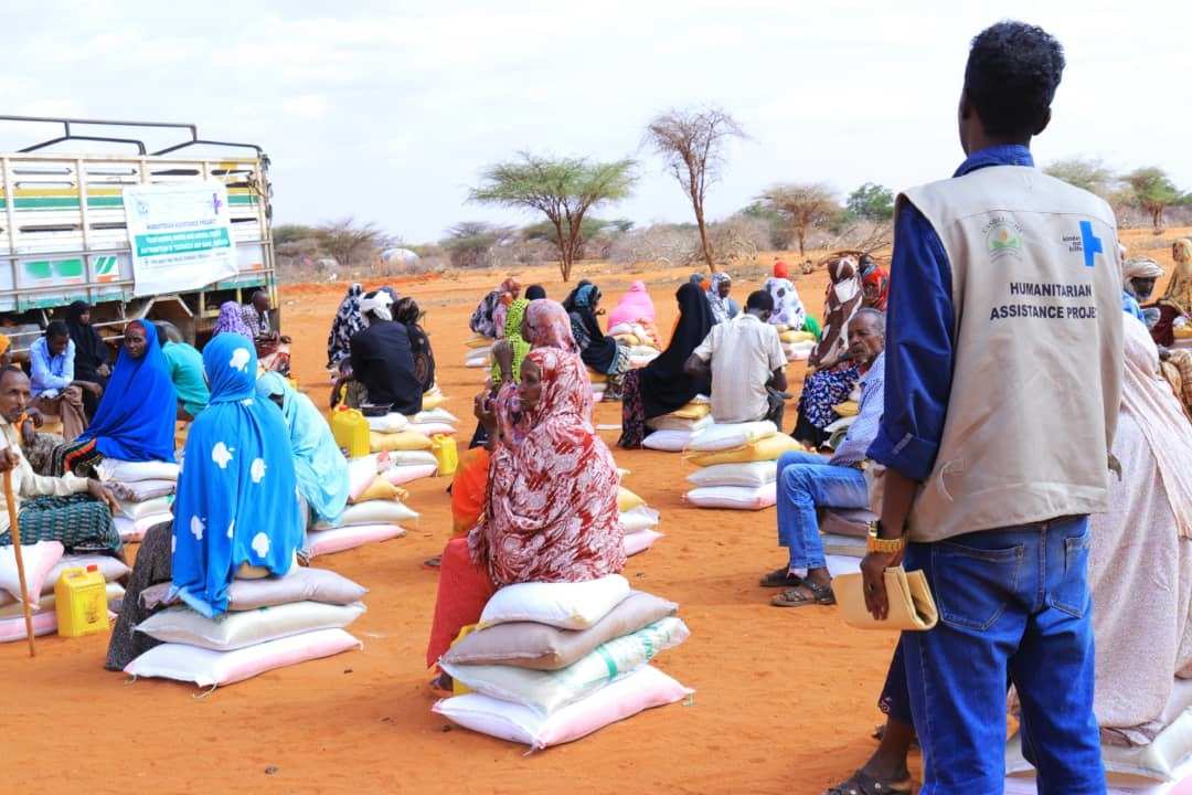 Dürre in Somaliland: Verteilung von Nahrungsmitteln in den Dörfern (Quelle: Kindernothilfe-Partner)