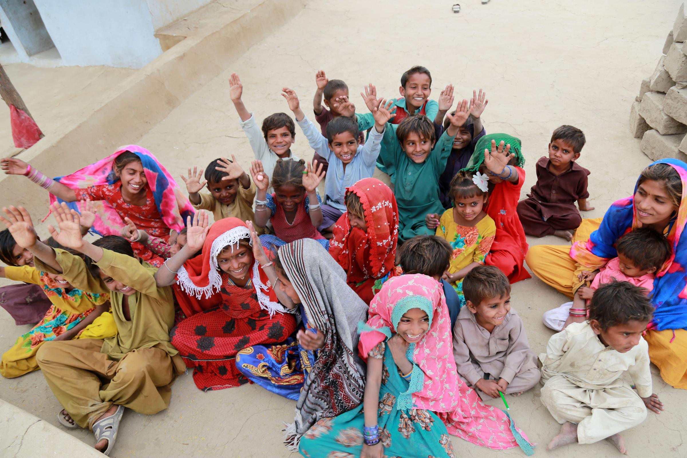 Lachende Kindergruppe von oben (Quelle: Hewlett-Packard) Lachende Kindergruppe von oben (Quelle: Hewlett-Packard)
