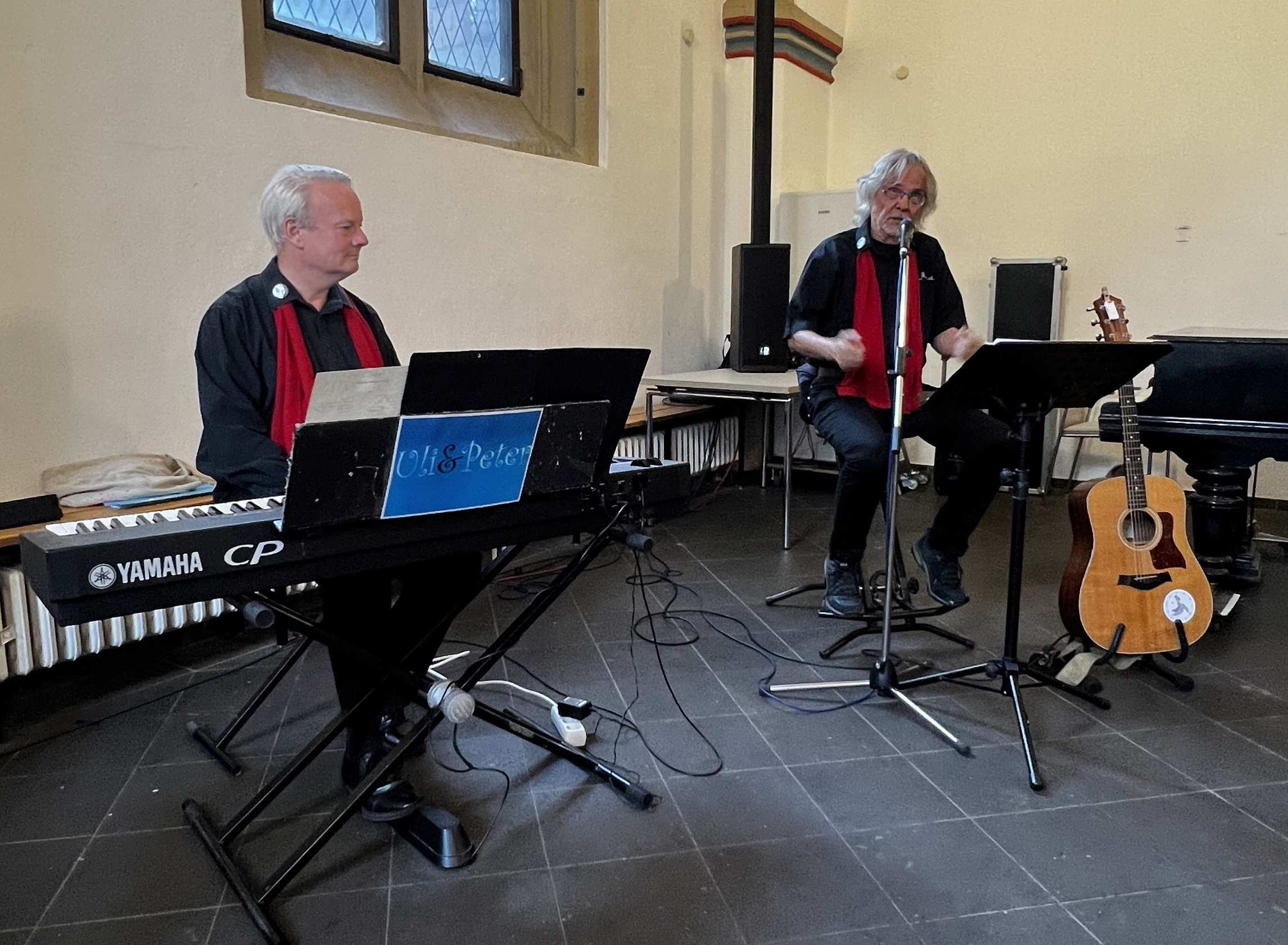 Zwei Musiker in einem Kirchenraum (Quelle: privat)