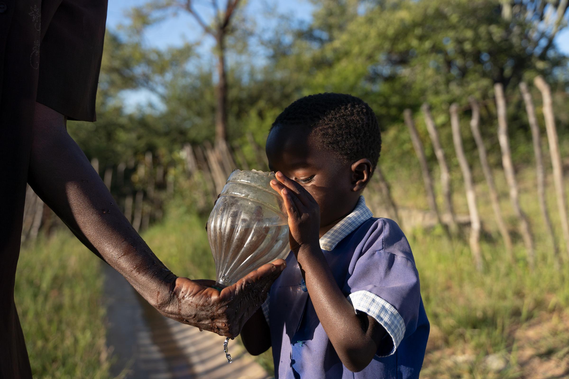 Journalist*innenreise von Katharina Nickoleit und Fotograf Christian Nusch nach Simbabwe: Projektbesuch in Bulawayo
Partner Bantwana Zimbabwe (76000) Journalist*innenreise von Katharina Nickoleit und Fotograf Christian Nusch nach Simbabwe: Projektbesuch in Bulawayo
Partner Bantwana Zimbabwe (76000)