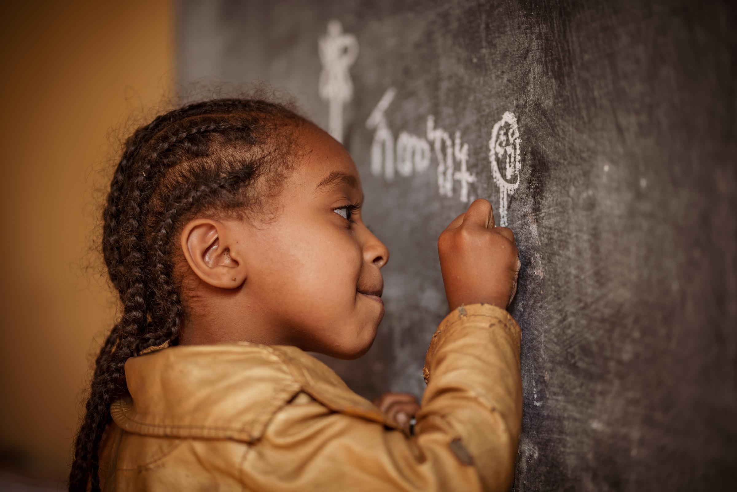 Selbsthilfegruppen Äthiopien_ Besuch Christina Rau - KinderNotHilfe in Äthiopien, Christina Rau besucht Projekte / SHGs der Kindernothilfe am Dienstag 06.03.2019 in Adama. Foto: Jakob Studnar Selbsthilfegruppen Äthiopien_ Besuch Christina Rau - KinderNotHilfe in Äthiopien, Christina Rau besucht Projekte / SHGs der Kindernothilfe am Dienstag 06.03.2019 in Adama. Foto: Jakob Studnar