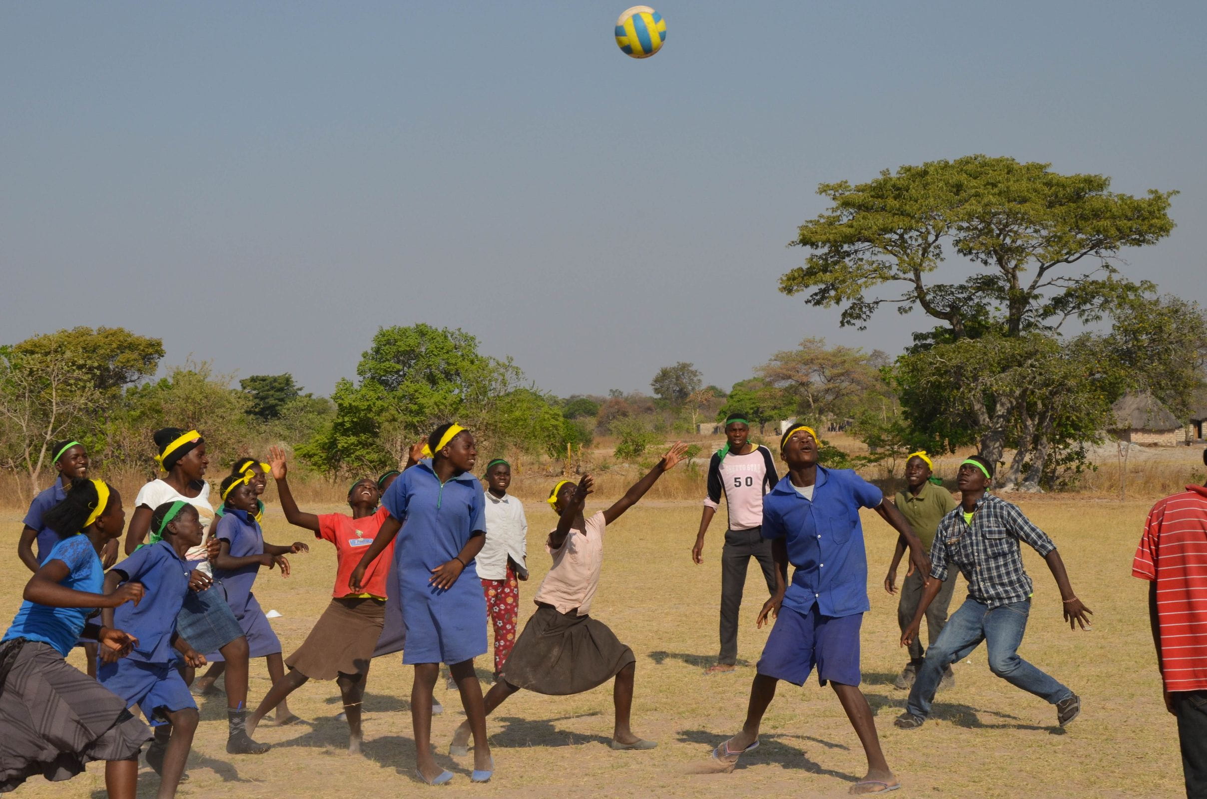 Kinder in Sambia spielen Fußball. (Quelle: Josephine Herschel) Kinder in Sambia spielen Fußball. (Quelle: Josephine Herschel)
